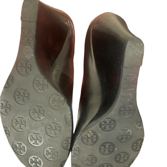 Black/Gold Tory Burch Wedges - Picture 5 of 5